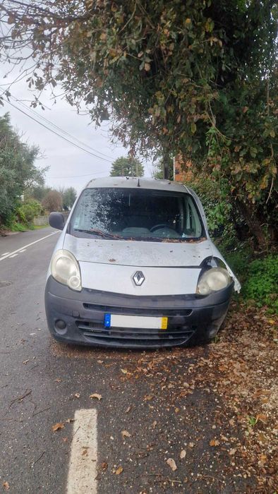 Renault Kangoo maxi (longa) acidentada