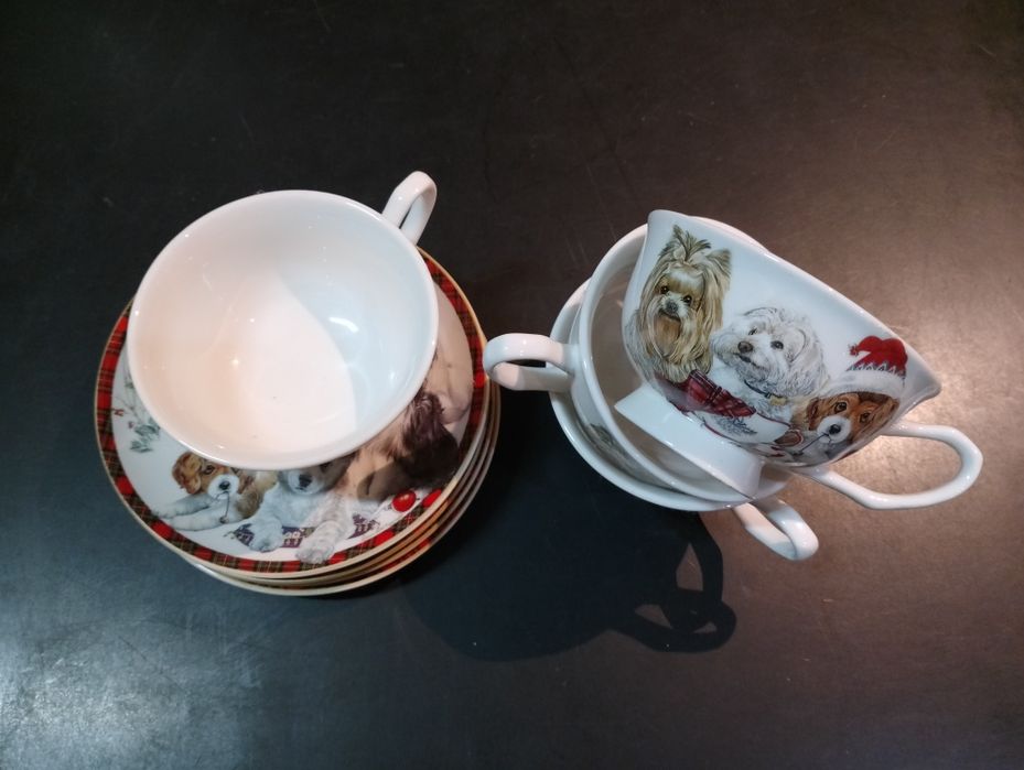 Chávenas e pires de café e chá