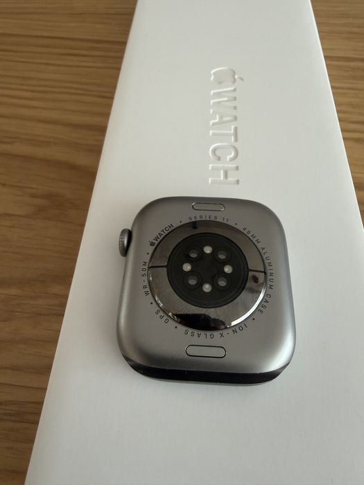 Apple Watch Series 11 46mm Space Gray Aluminium GPS – Impecável