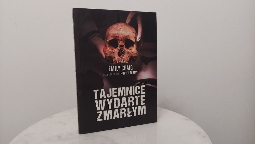 "Tajemnice wydarte zmarłym" E. CRAIG w stanie IDEALNYM