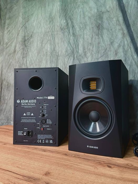 Звукові монітори ADAM Audio T7V + стійки — студійний комплект