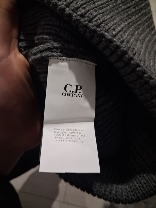 Szara czapka cp company