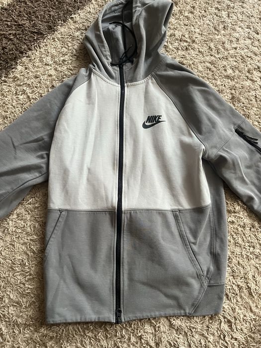 зипка nike в сірому кольорі