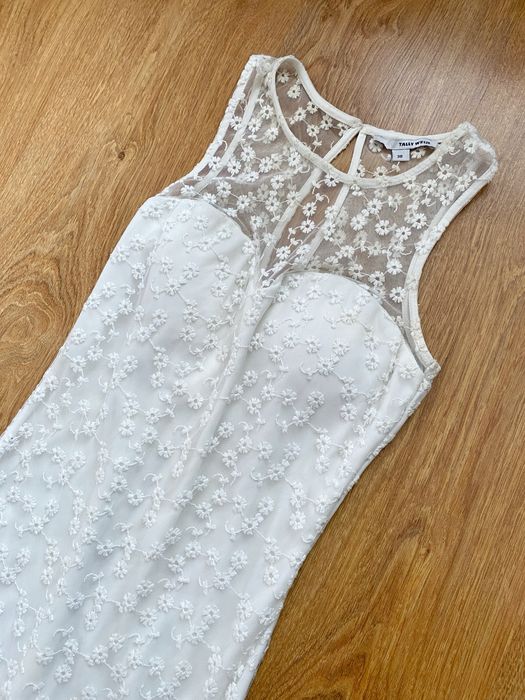 Krótka sukienka w kwiatki/koronka