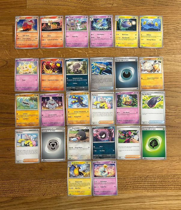 Karty Pokemon oryginalne TCG 50 szt + 9 kodów