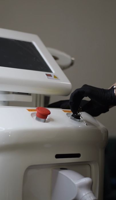 ПРОДАМ ПО МІНІМАЛЬНІЙ ЦІНІ! Діодний лазер  для епіляції!