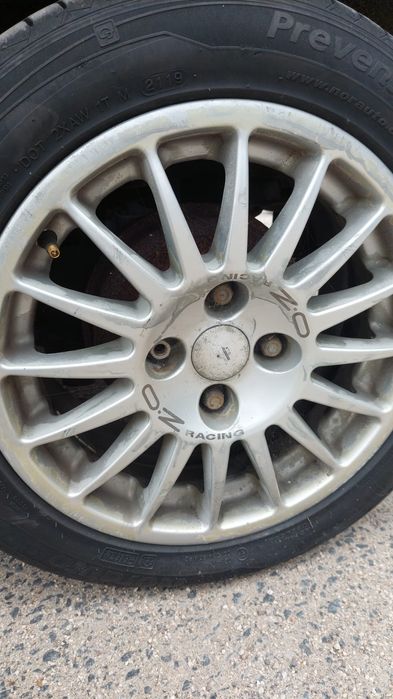Ford focus sedan Ambiente zetec-s 1.4L