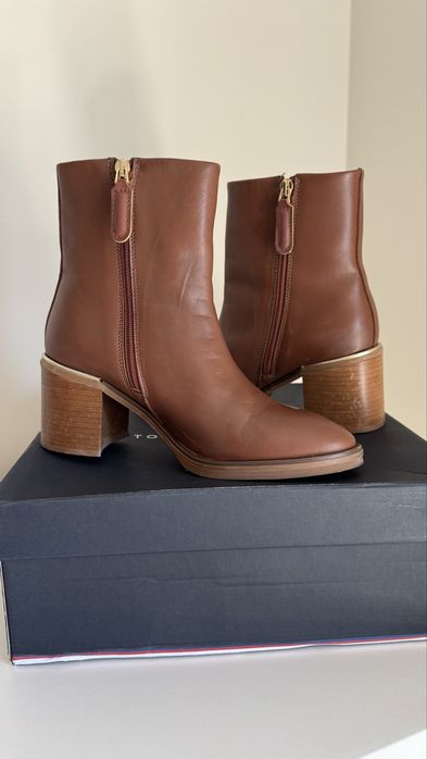 Botins em pele Tommy, muito bons!!