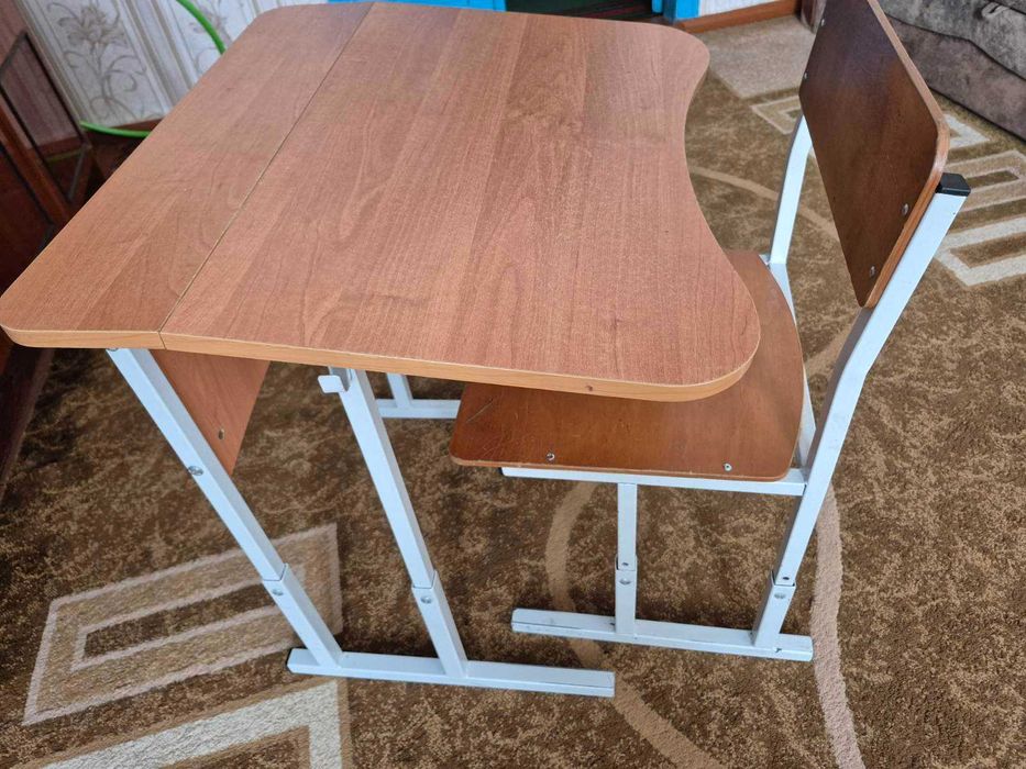 Продам парту із стільчиком