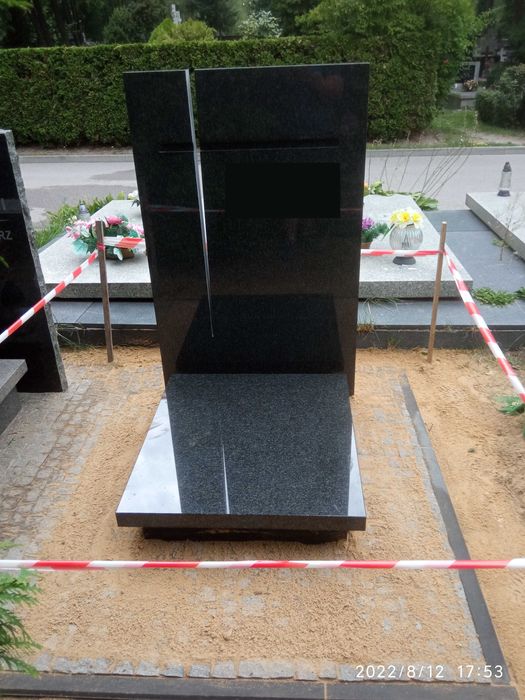 Nagrobki od 5500zł Liternictwo, kucie liter, Układanie Kostki Pomnik