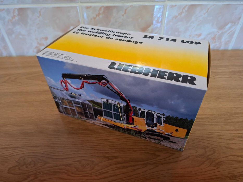 Model LIEBHERR SR 714 welding tractor /1:50 NZG