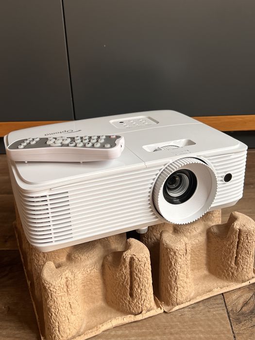 Projektor Optoma HD27e + ekran projekcyjny Optoma DS 9092PWC