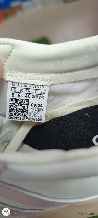 Оригінальні жіночі кросівки Adidas 39 розміру.