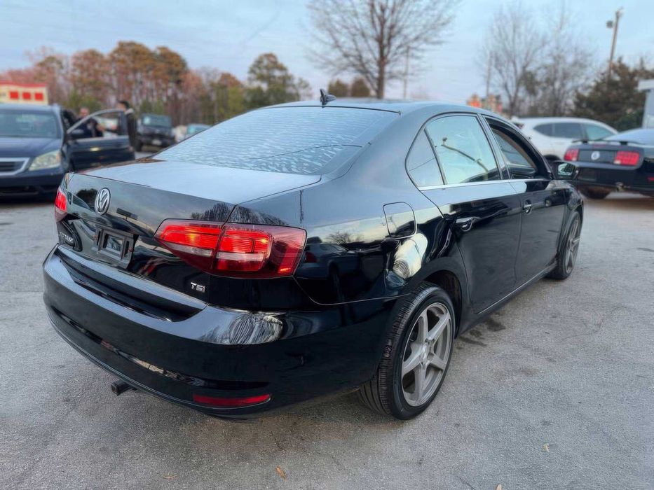 Volkswagen Jetta      2017