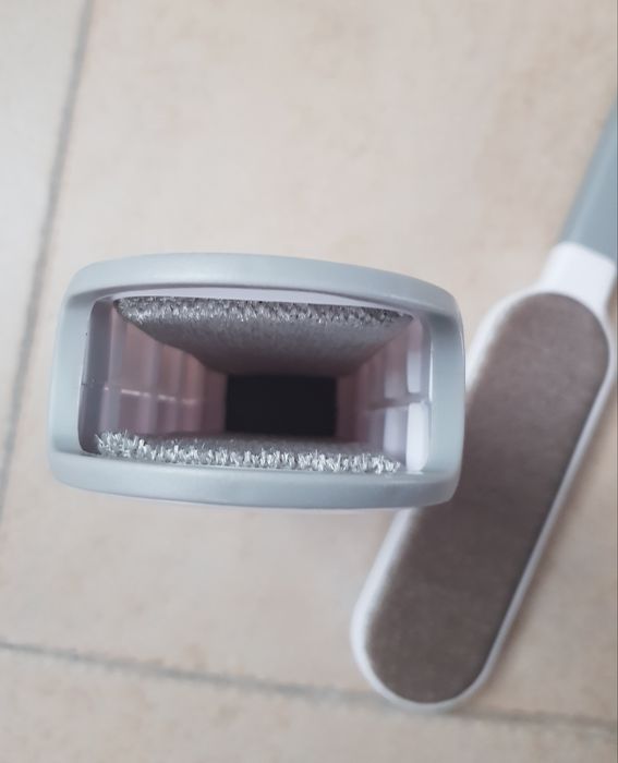 Escova para remover pêlos da roupa