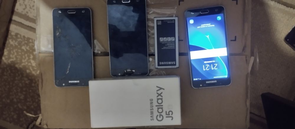 Продам лот телефонів samsung j510 motorola