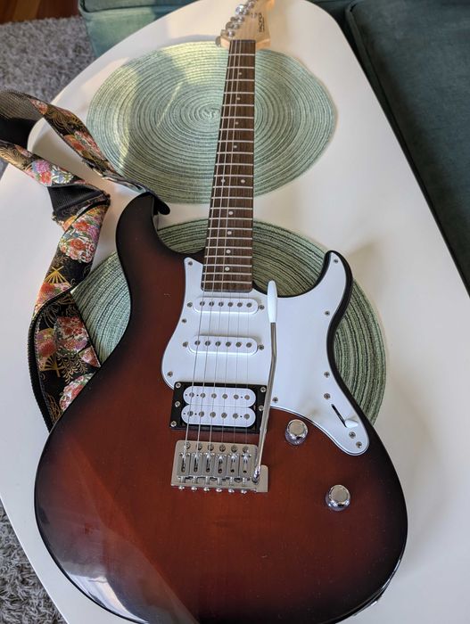 YAMAHA Pacifica812 【傷あり特別価格】 YAMAHA Pacifica 112J Sunburst Gitara elektryczna - niskie ceny i