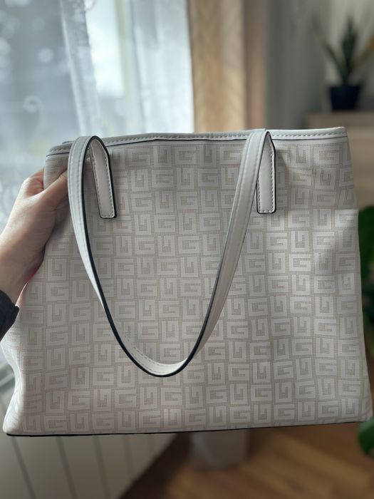 Torebka Guess Vikky Schopper