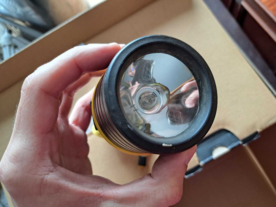 Lanterna Duracell a pilhas em bom estado