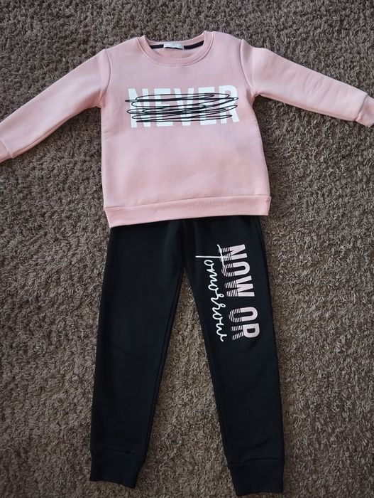 Костюм на флісі для дівчинки 122 см