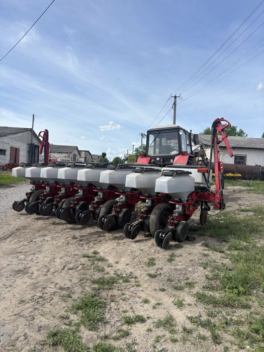 Сівалка кукурудзяна challenger 8138     Massey Ferguson 555
