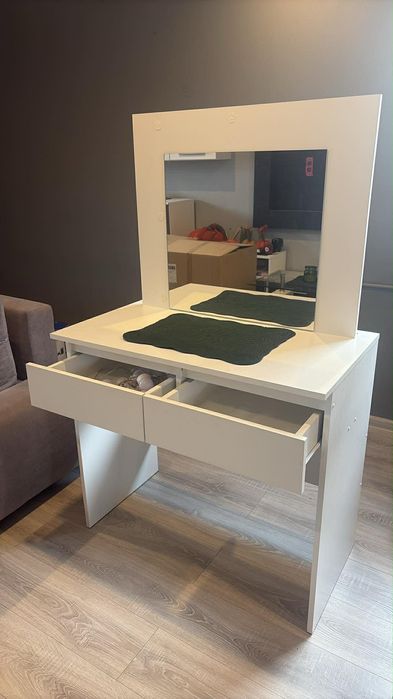 TOALETKA KOSMETYCZNA z lustrem oraz krzesłem