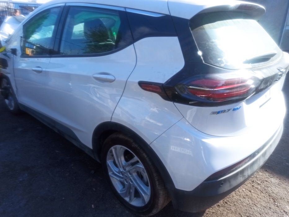 Двері Chevrolet bolt 2017-2023рік