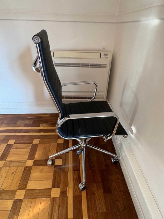 Cadeira Escritório Staples – Estilo vintage Eames EA119 – 8 Unidades Disponíveis