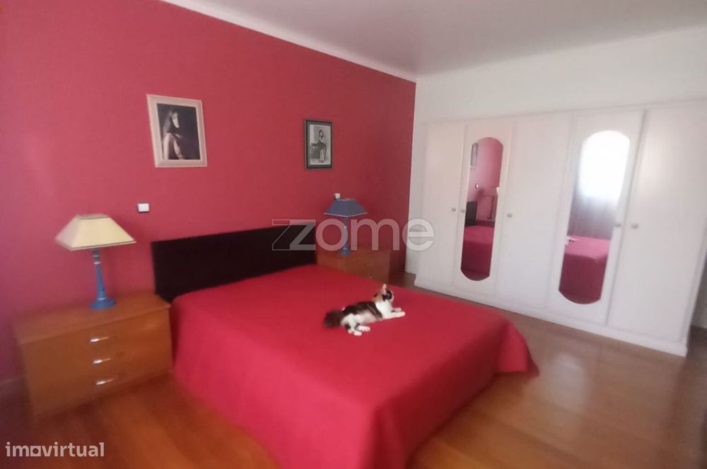 Moradia T3-Térrea com Terreno de 2.600 m² e ribeiro