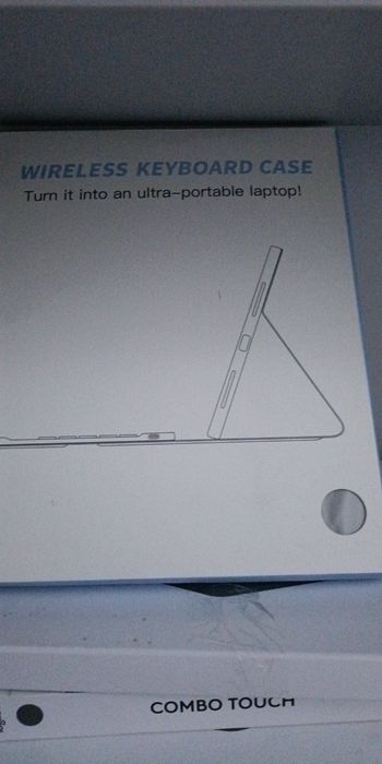 чохол-клавіатура Logitech Combo Touch для iPad Air 11 дюймів