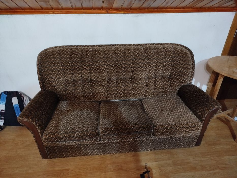 Sofá em bom estado, mas antigo