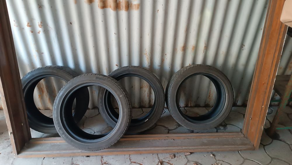 Продам резину 225/45/R17 GoodYear Eagle Sport