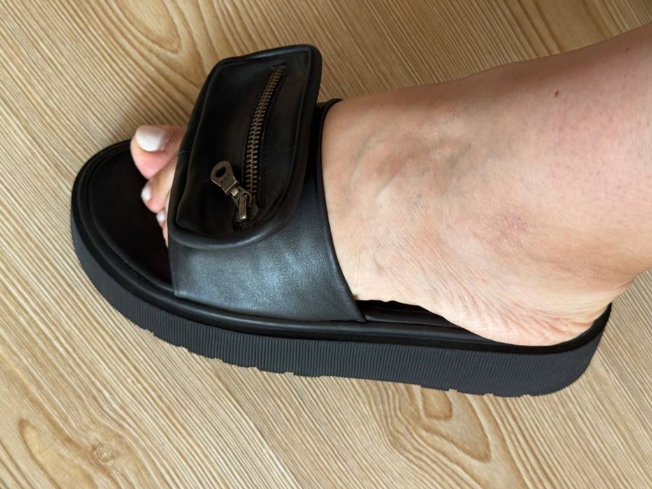 Капці/шльопанці жіночі Estro