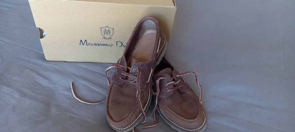 Sapatos vela em pele castanha