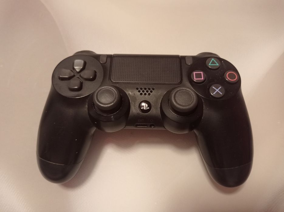 Konsola Sony PlayStation 4 + Zestaw gier za darmo + 2 pady