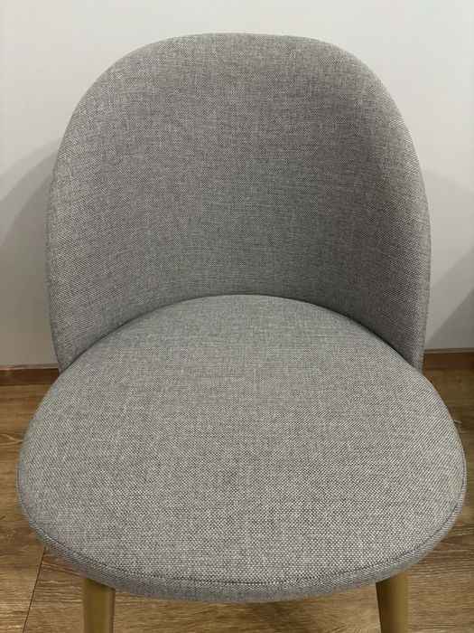 Stół z kompletem krzeseł