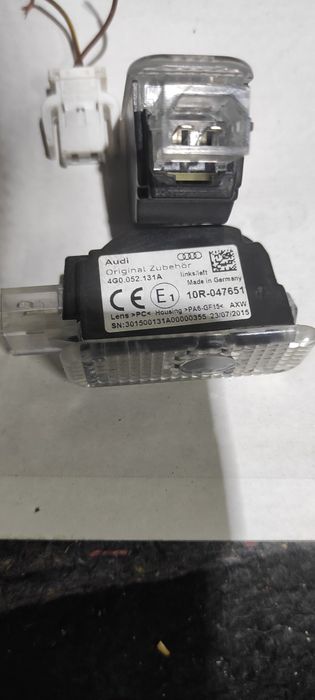 LED фонарики audi в двери логотип audi
