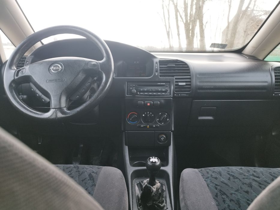 Ekonomiczny Opel Zafira 2.0 diesel 2002 rok 7 osoby