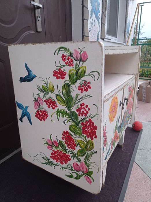 Продам тумбу реставровану у вінтажному стилі з петриківським розписом