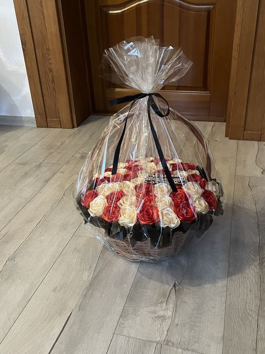Композиція з атласної стрічки