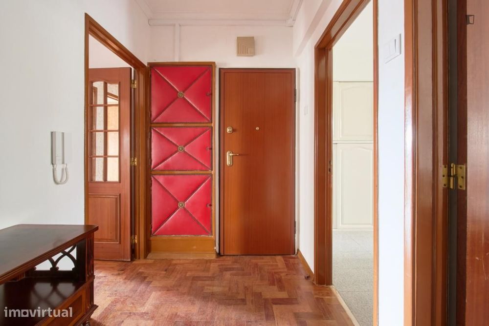 Quarto - localizado em Entrecampos Lisbon