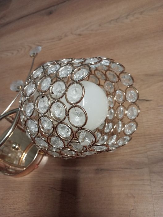 Продам люстру с лампочками