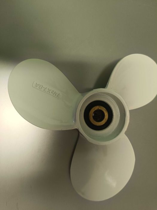 śruba silnika zaburtowego Yamaha 4-5HP