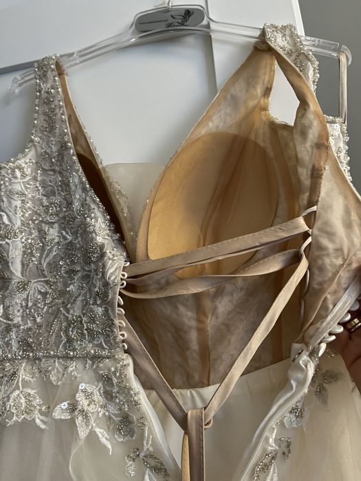 Suknia ślubna kolor szampański