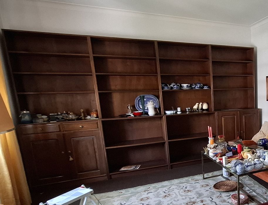 Móvel de sala constituído por 4 estantes individuais