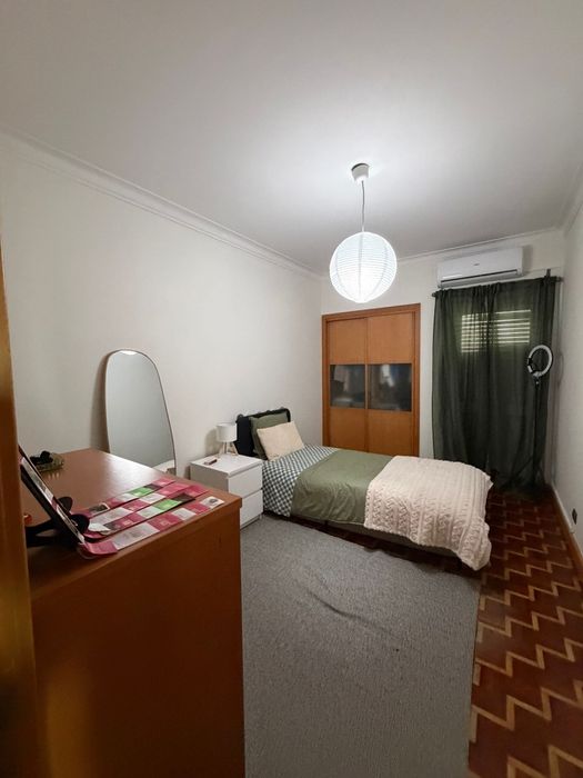 2 Quartos para Arrendar em Linda-a-Velha – 500€ + Despesas