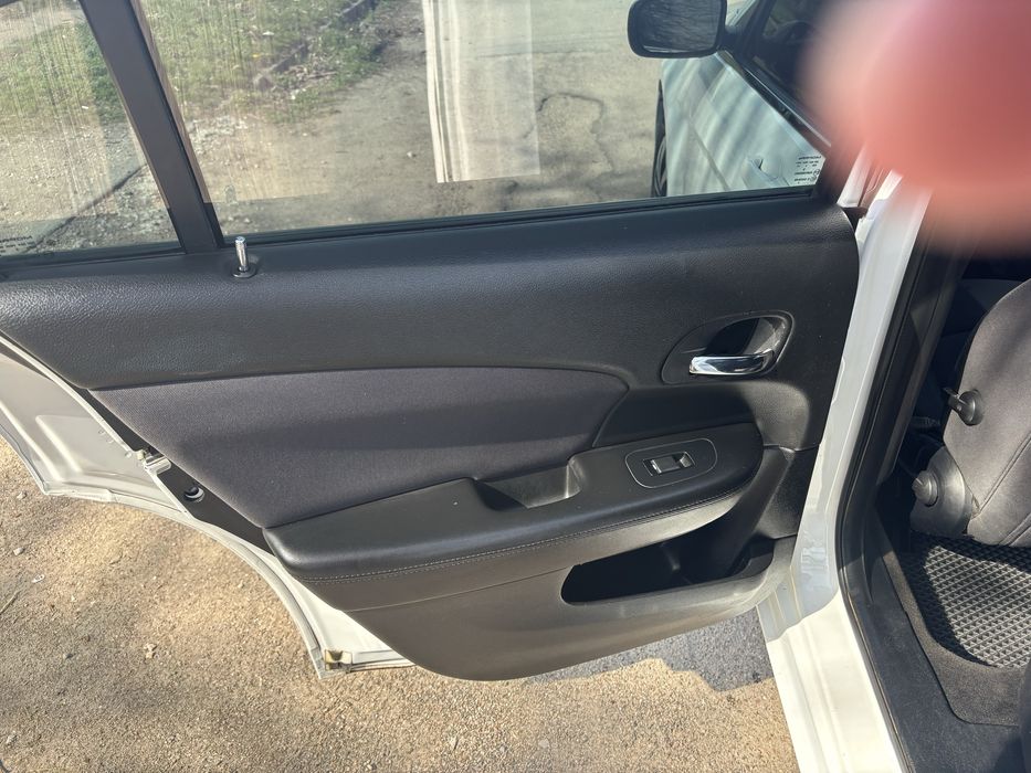 Chrysler 200 2012 год