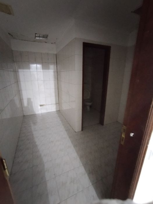 Armazém para alugar na Amadora/Brandoa. com 8m2, 10m2 e 20m2.  Com água e energia incluída.  Guardar ferramentas, móveis, trabalhos.  Apartir de 350€