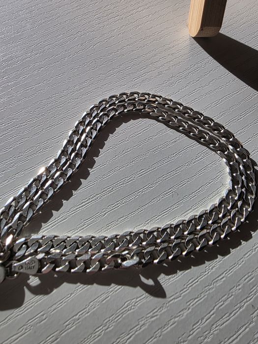 Srebrny łańcuszek męski.