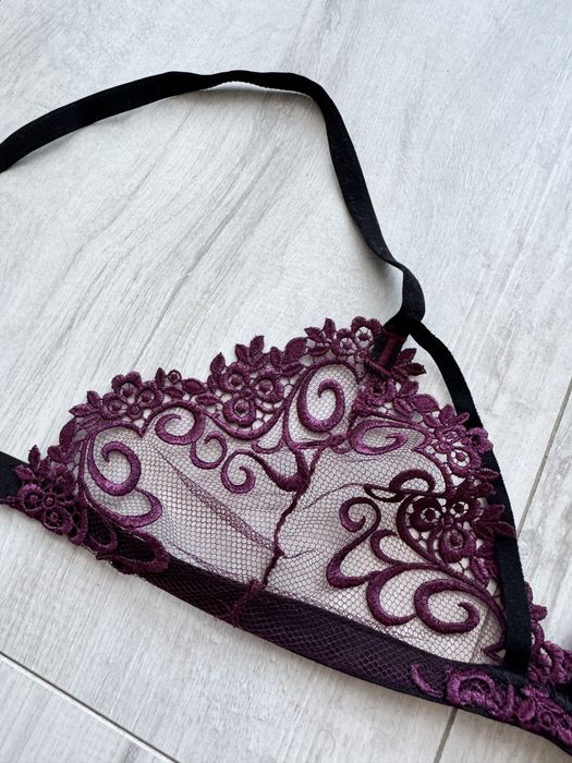 Мереживний бюст ручної роботи